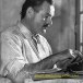 Στο γραφείο του - Ernest Hemingway
